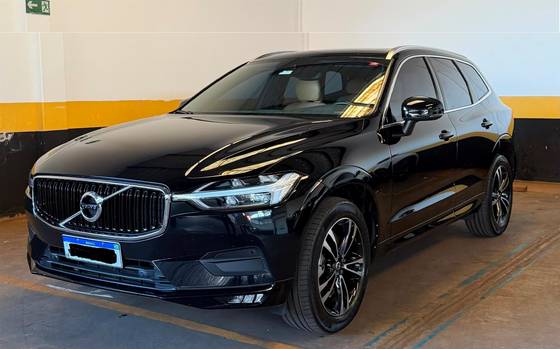 VOLVO XC60 2.0 D5 DIESEL MOMENTUM AWD GEARTRONIC